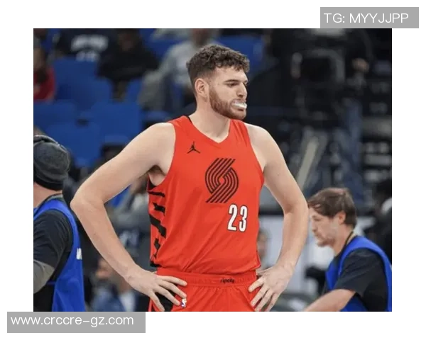 克林根上半场表现低迷四投全失仅得一分却抢下七个篮板展现拼搏精神